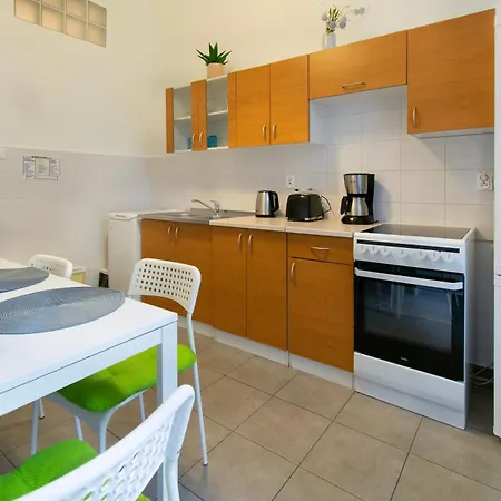 Light Zyblikiewicza Street كراكوفيا